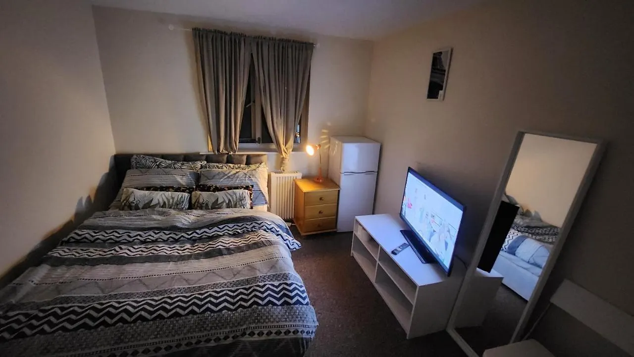 City Garden Apartment London