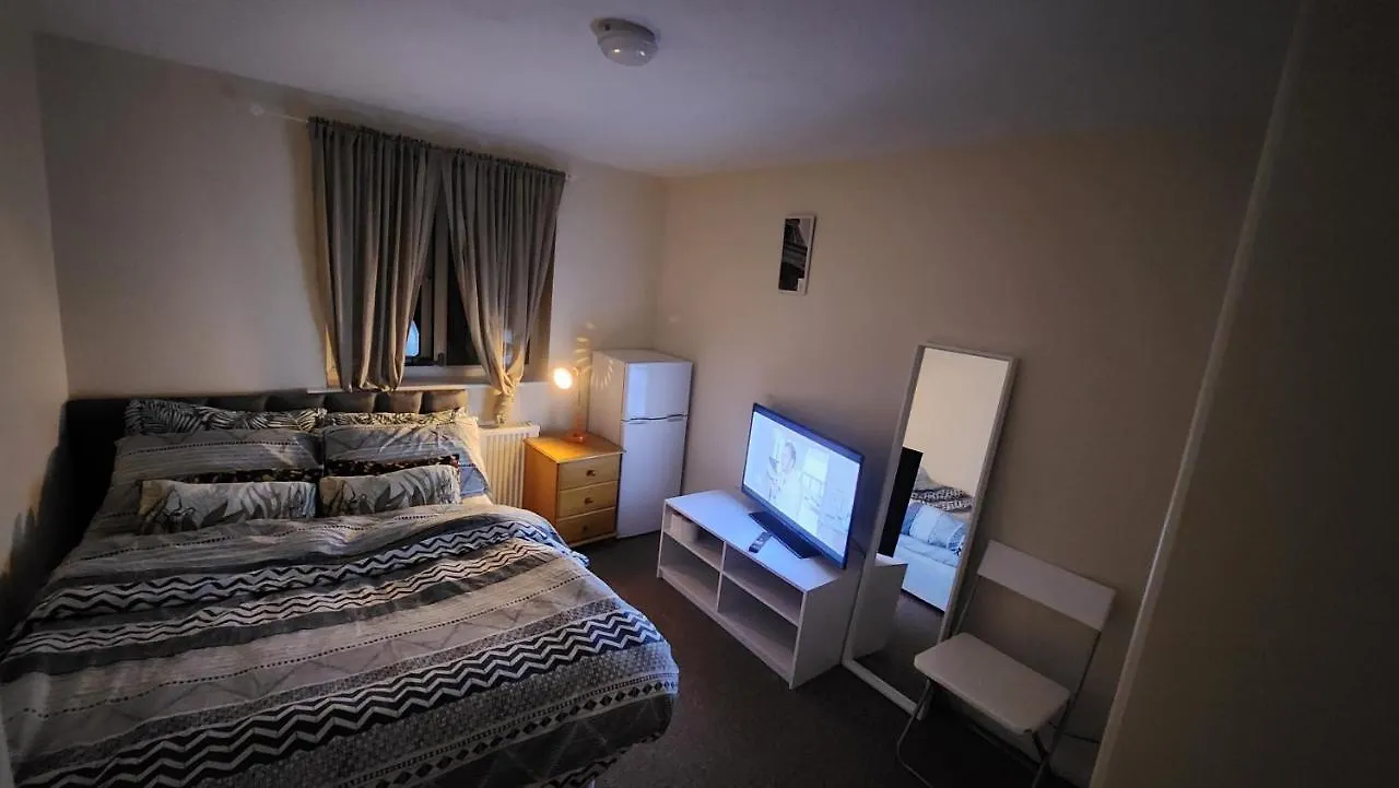 City Garden Apartment London